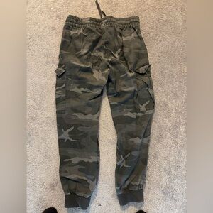 GUC TNA Camo Cargo Pants sz L